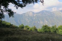 der Bergrücken des Pirhovec1660 m, Veliki vrh 1764 m und Ozben 1794 m