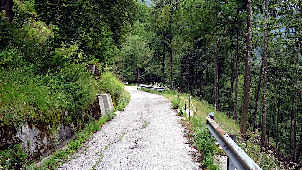 Die alte und schmale Paßstraße nach Slovenien