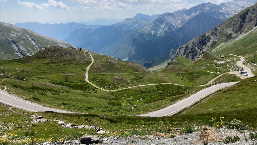 Der Coll Agnel bzw. Colle del Agnello ist der Höchste Pass auf der Giro di Monviso